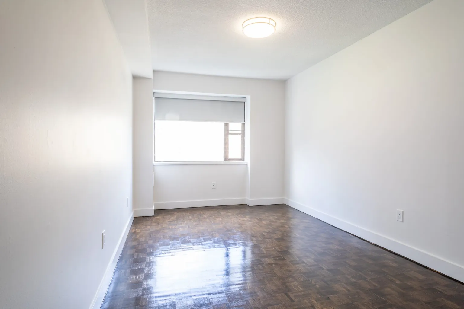  2 Bedrooms  -  Toronto - Private let  - Gallery -  5
