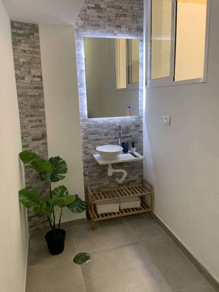 Private Room 1 - 28