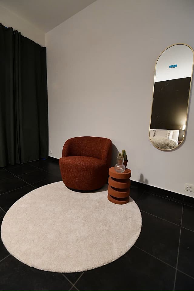  Groundfloor Apartment - Room 2  -  Stylish Urban Retreat: Spacious 3-Bedroom Apartment with Garden in Vibrant Neighborhood  - Gallery -  14