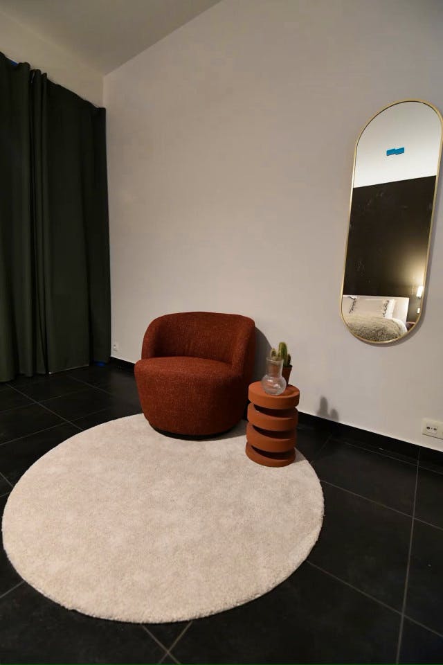  Groundfloor Apartment - Room 2  -  Stylish Urban Retreat: Spacious 3-Bedroom Apartment with Garden in Vibrant Neighborhood  - Gallery -  18