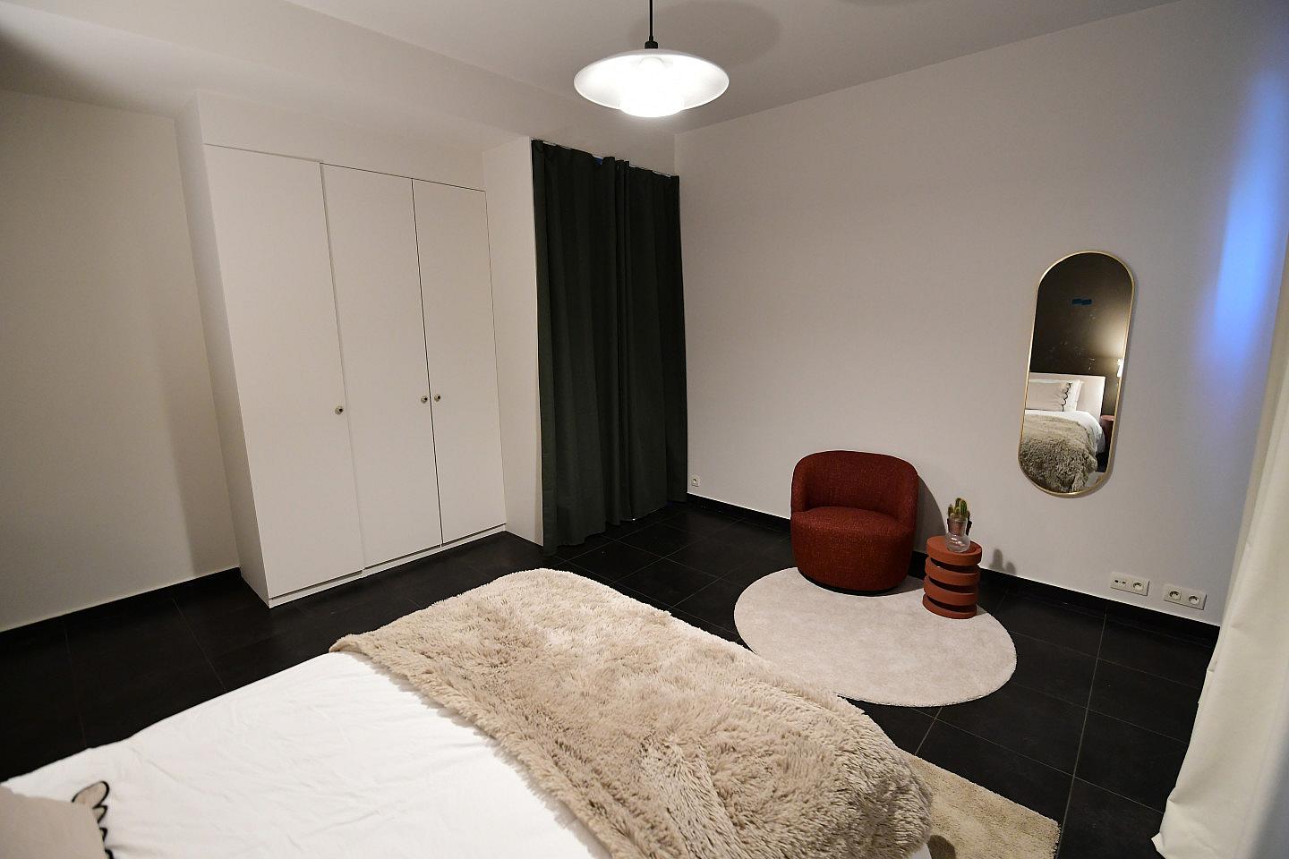  Groundfloor Apartment - Room 2  -  Stylish Urban Retreat: Spacious 3-Bedroom Apartment with Garden in Vibrant Neighborhood  - Gallery -  11