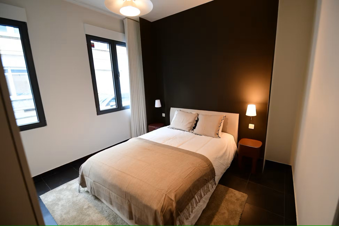  Groundfloor Apartment - Room 1  -  Stylish Urban Retreat: Spacious 3-Bedroom Apartment with Garden in Vibrant Neighborhood  - Gallery -  1