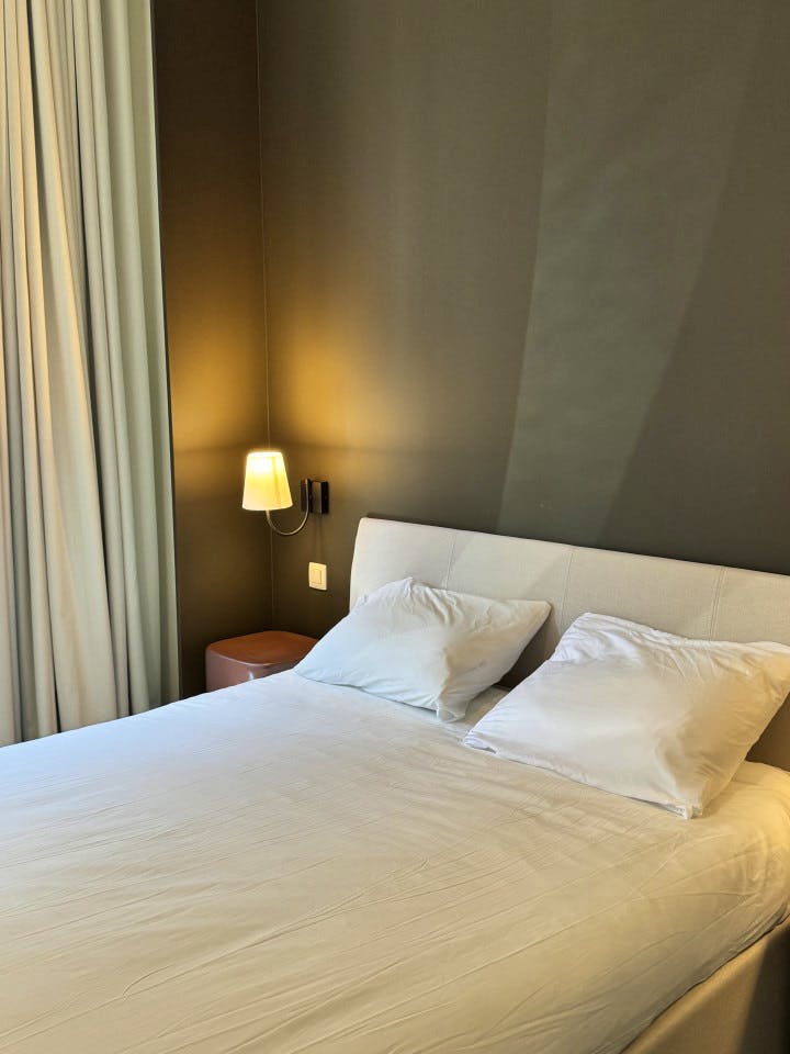  Groundfloor Apartment - Room 1  -  Stylish Urban Retreat: Spacious 3-Bedroom Apartment with Garden in Vibrant Neighborhood  - Gallery -  3