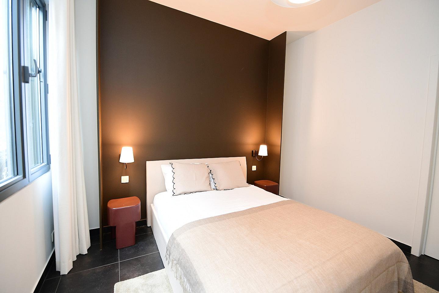  Groundfloor Apartment - Room 1  -  Stylish Urban Retreat: Spacious 3-Bedroom Apartment with Garden in Vibrant Neighborhood  - Gallery -  8