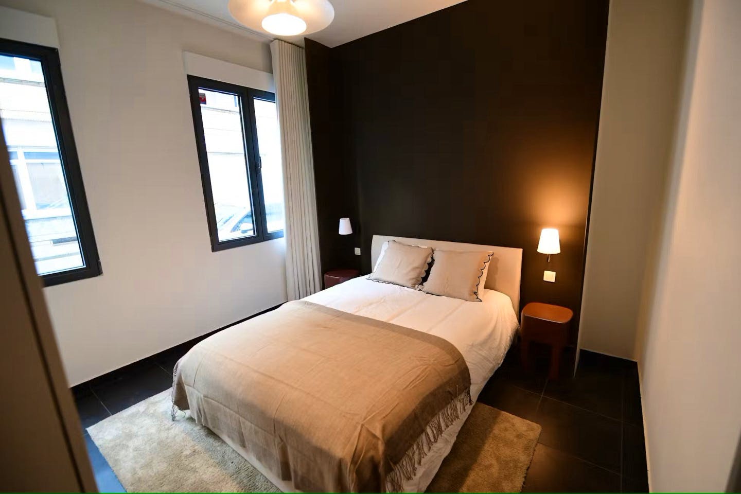  Groundfloor Apartment - Room 1  -  Stylish Urban Retreat: Spacious 3-Bedroom Apartment with Garden in Vibrant Neighborhood  - Gallery -  2