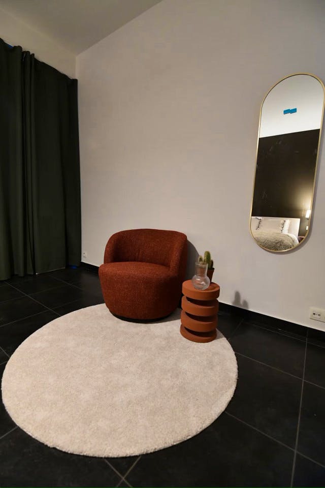  Groundfloor Apartment - Room 3  -  Stylish Urban Retreat: Spacious 3-Bedroom Apartment with Garden in Vibrant Neighborhood  - Gallery -  17