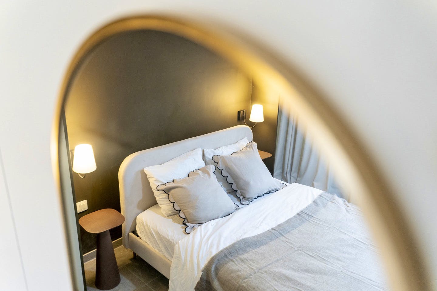  Apartment 8 - Room 1  -  Stylish Urban Retreat: Spacious 3-Bedroom Apartment with Garden in Vibrant Neighborhood  - Gallery -  16