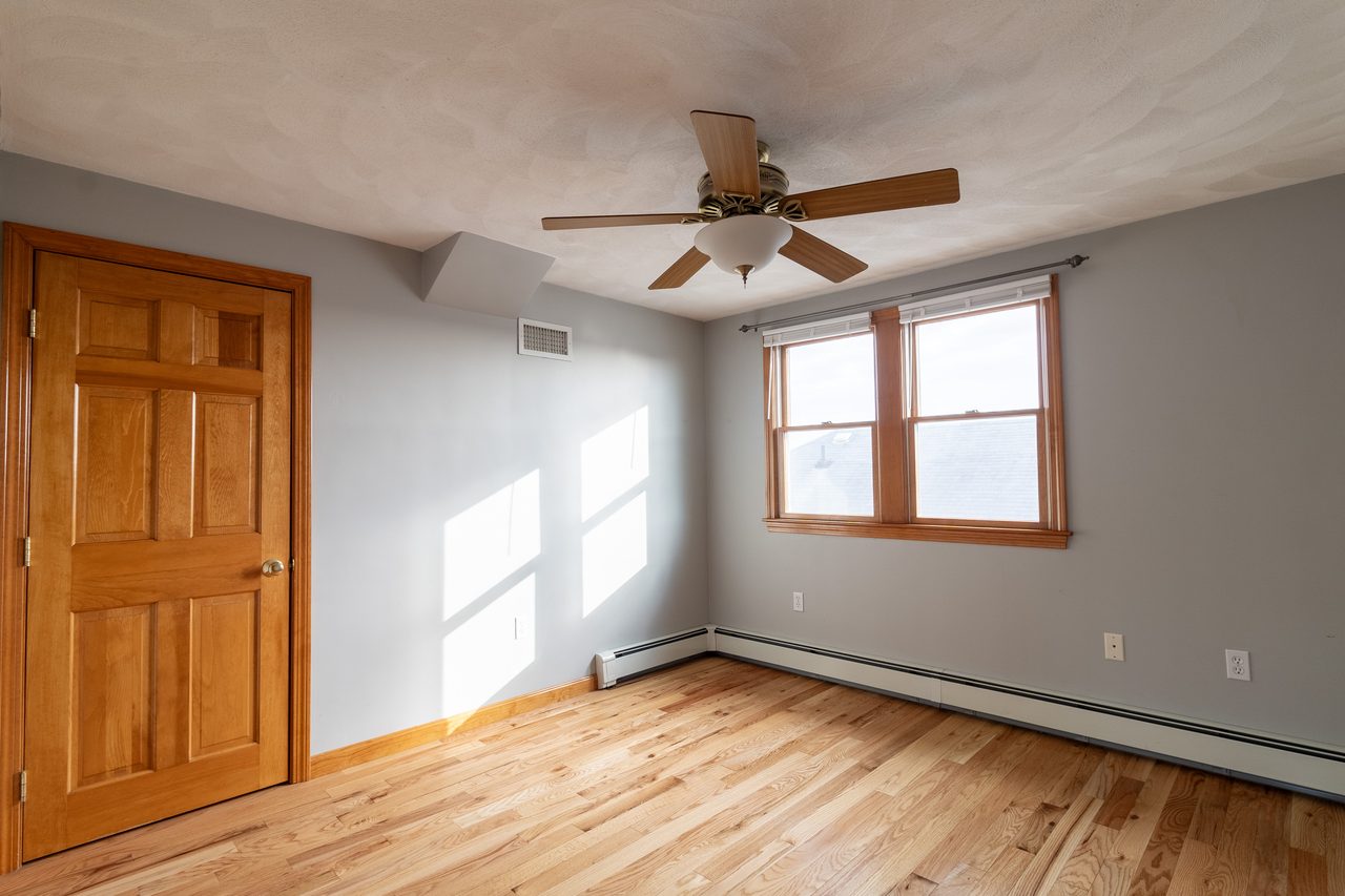 #1834: Medford - Queen Bedroom E - 4