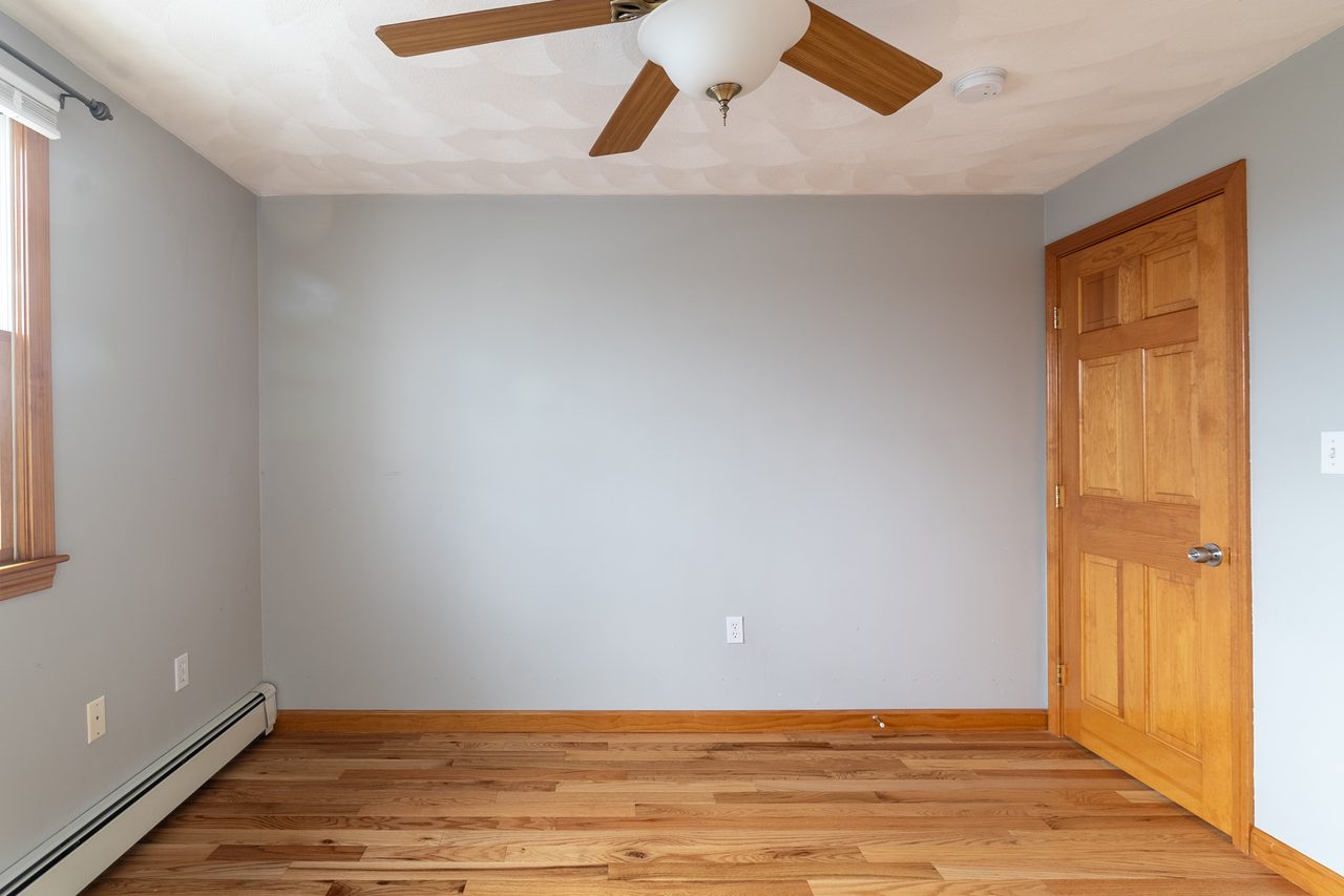 #1834: Medford - Queen Bedroom E - 3