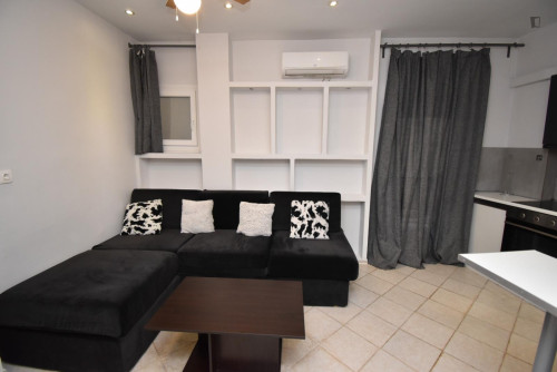 RENOVATED 1BR CITY CENTER - Gallery - 9