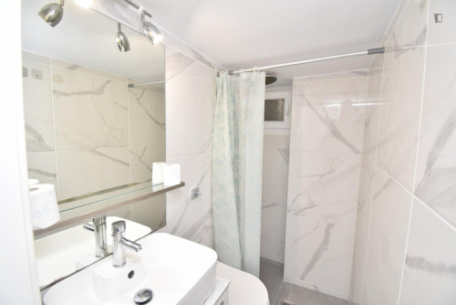 RENOVATED 1BR CITY CENTER - Gallery - 14