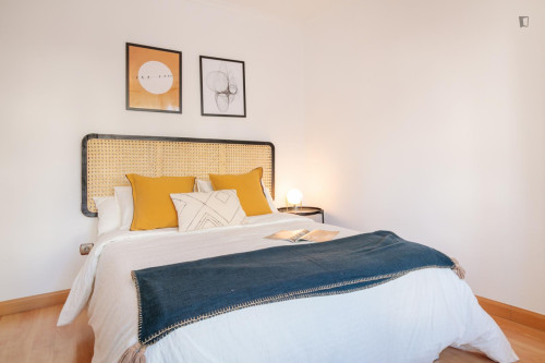 Bedroom for rent in Valdes 6, Alicante