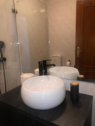 Double bedroom, with private bathroom, in 4-bedroom apartment - Gallery - 8