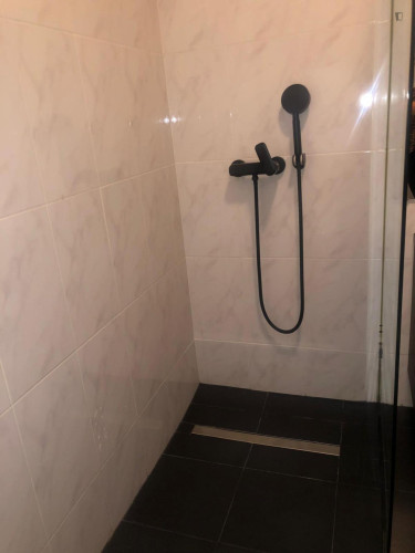 Double bedroom, with private bathroom, in 4-bedroom apartment - Gallery - 7