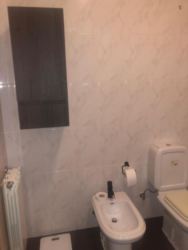 Double bedroom, with private bathroom, in 4-bedroom apartment - Gallery - 6