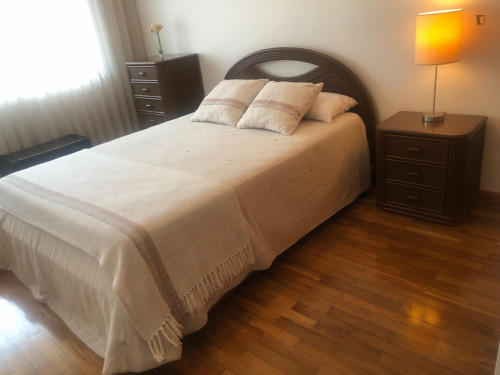 Double bedroom, with private bathroom, in 4-bedroom apartment