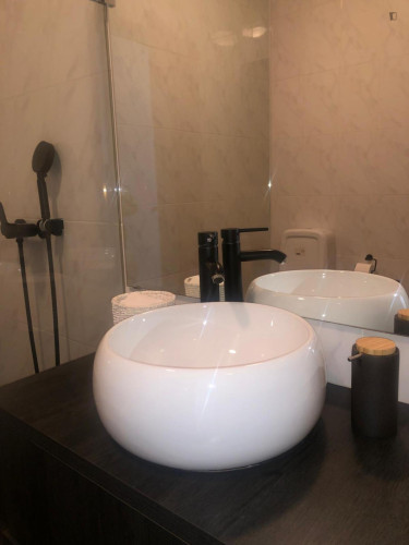 Double bedroom, with private bathroom, in 4-bedroom apartment
