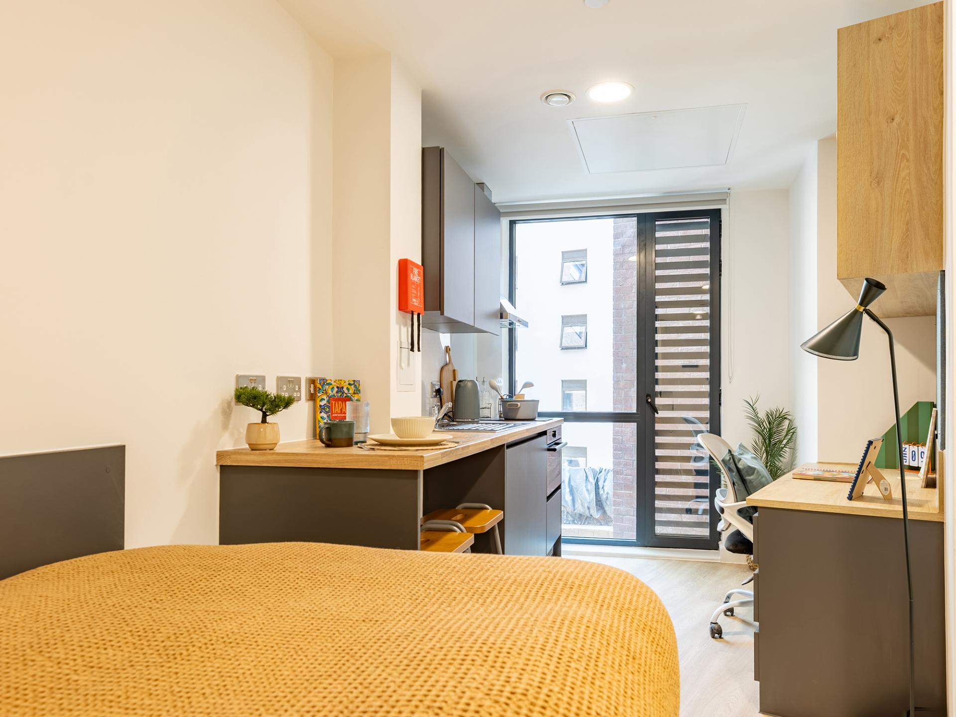Gold Studio - 6