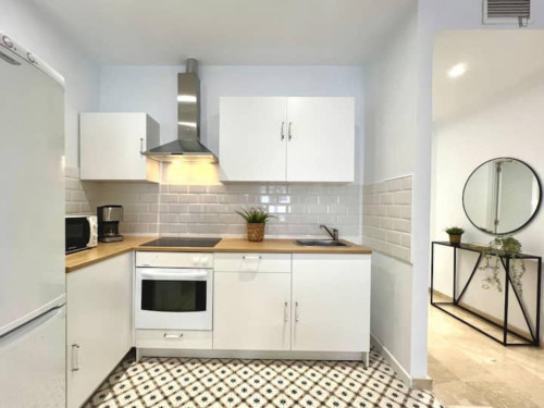 Pleasant 1-bedroom flat in the city centre - Gallery - 14