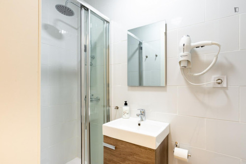 Appealing 3-bedroom flat near the city centre