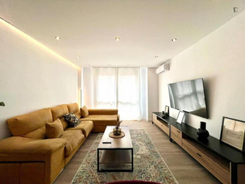 Modern 2-bedroom flat close to the old town