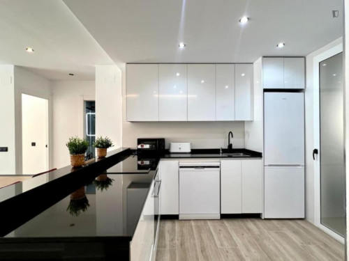 Modern 2-bedroom flat close to the old town  - Gallery -  5