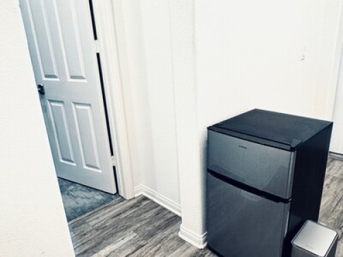 Private Suite in Newer Home 