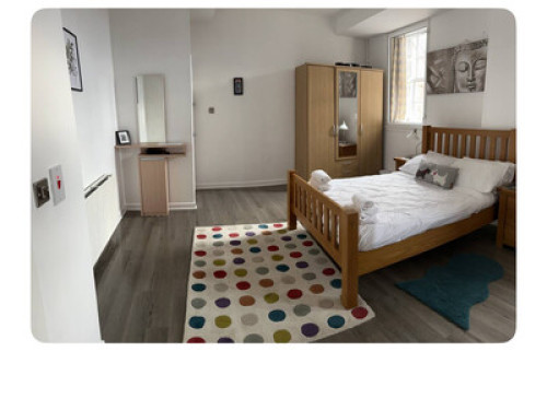 Spacious master bedroom 