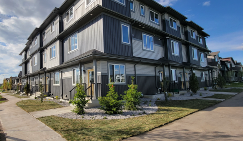 1 Bed Plus Den & 2 Bedroom Townhomes (14 plex)