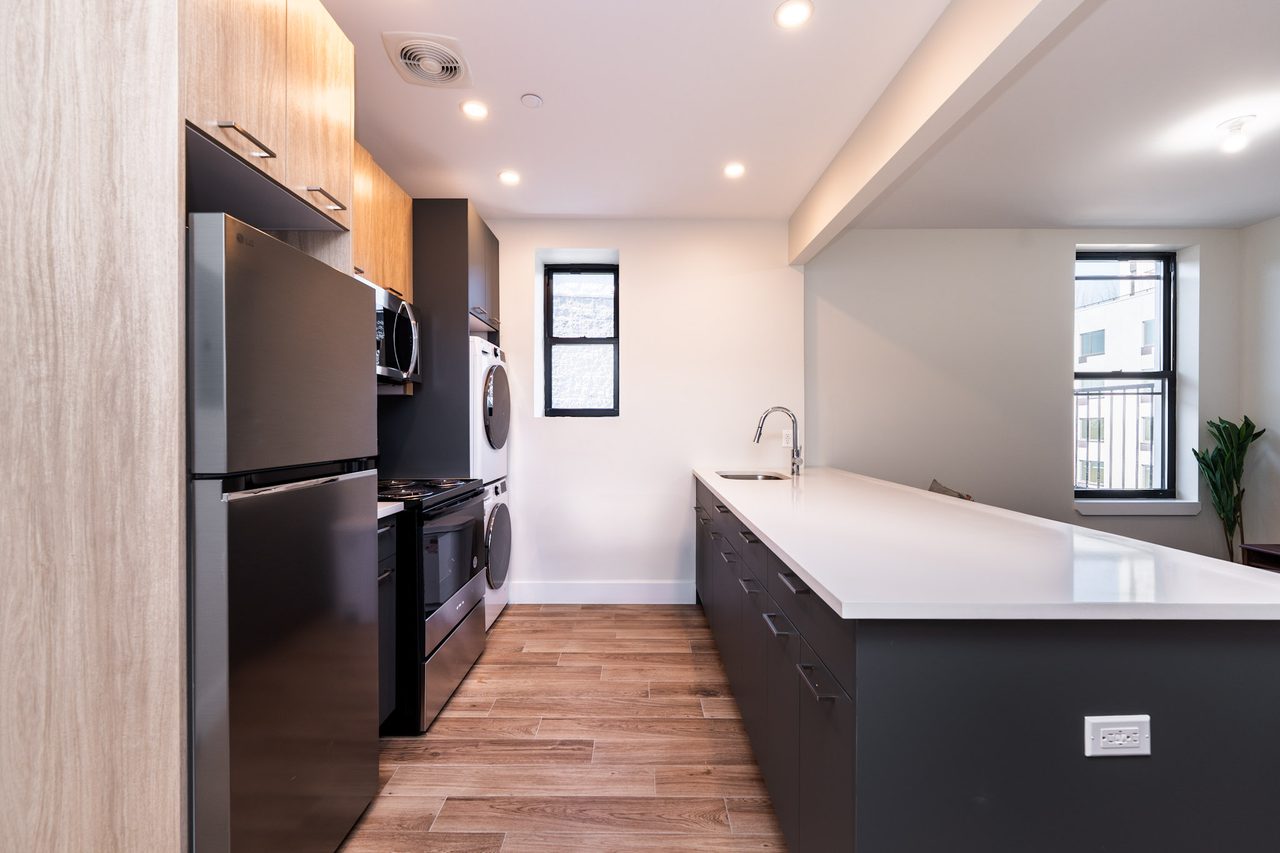 #1836: Crown Heights - Full Bedroom A W/ Private Bathroom - 6
