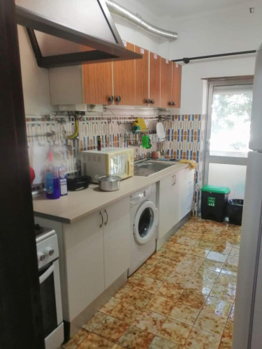 Double bedroom in 4-bedroom apartment