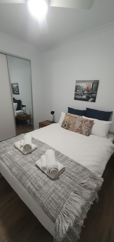 Downstairs Queen Bedroom 2 With BIR(Single Bed) - 1