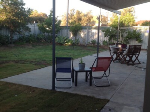 Large queen size room w cool family