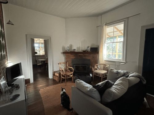Country town stay near Canberra