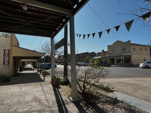 Country town stay near Canberra