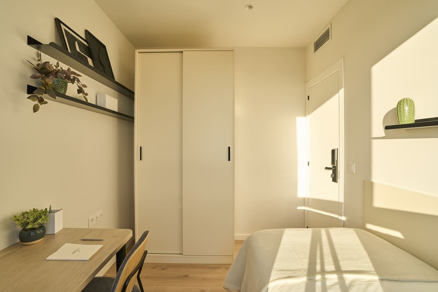  2-Bed Apartment - (1 Double + 1 Single Room)  -  The Carabanchel Episode  - Gallery -  15