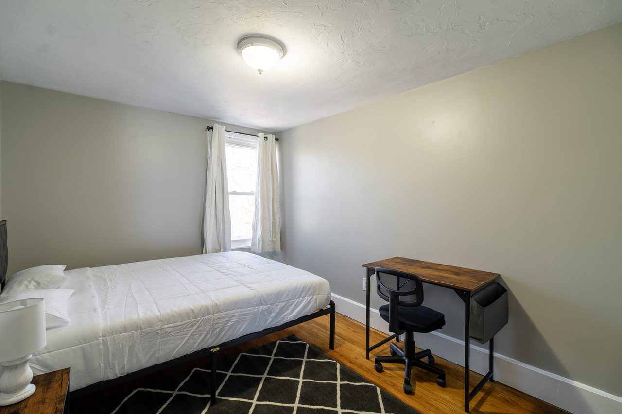  #925: Newton Corner - Queen Bedroom B  -  #925: Newton Corner  - Gallery -  2