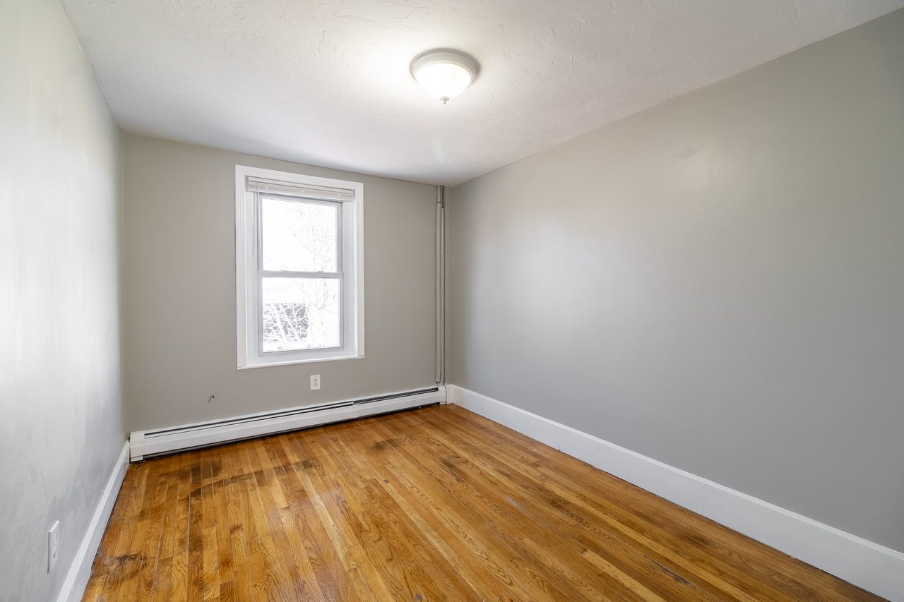  #925: Newton Corner - Queen Bedroom A  -  #925: Newton Corner  - Gallery -  1