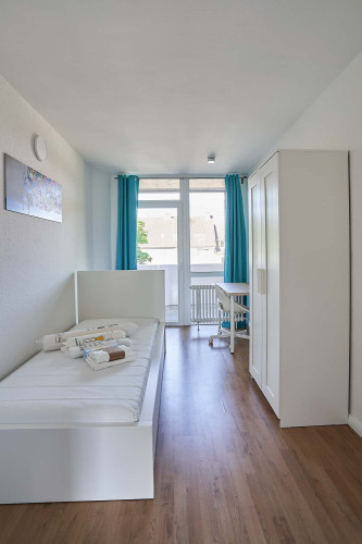 Kölner Landstraße - Room 4 with Balcony - Gallery - 6