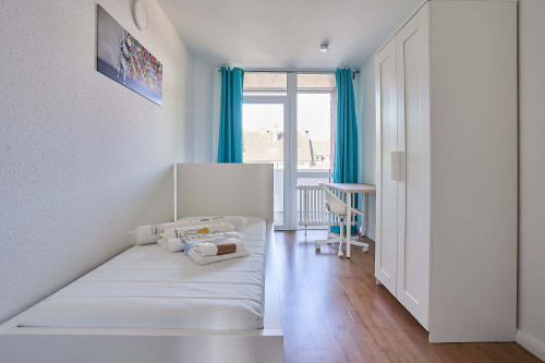 Kölner Landstraße - Room 4 with Balcony - Gallery - 7