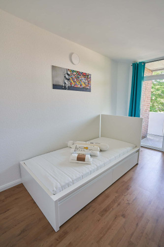 Kölner Landstraße - Room 4 with Balcony - Gallery - 8