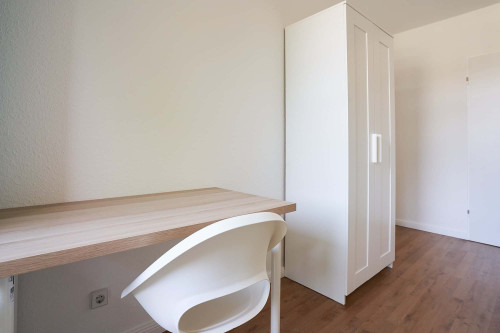 Kölner Landstraße - Room 4 with Balcony - Gallery - 10