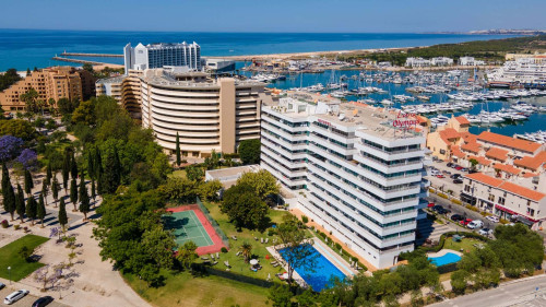 Divine Marina Apartment W/ Pool & Garden - Gallery - 24