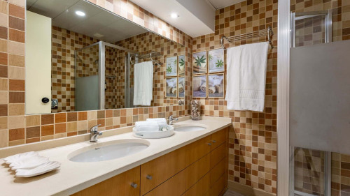 Divine Marina Apartment W/ Pool & Garden - Gallery - 11