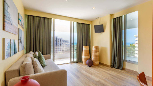Divine Marina Apartment W/ Pool & Garden - Gallery - 17