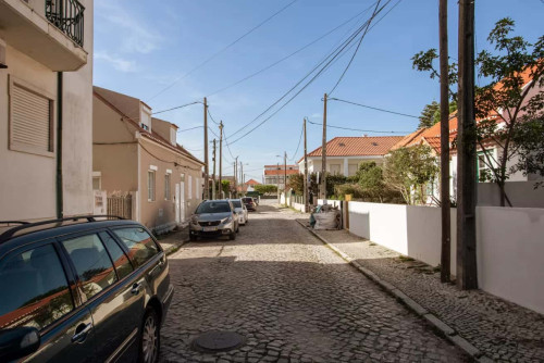 Inviting 2-bed flat near the beach