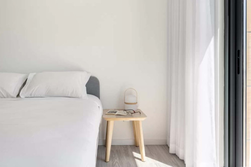 Elegant 3-bed flat w/ balcony