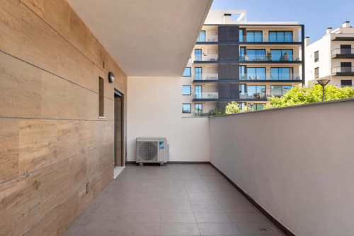 Elegant 3-bed flat w/ balcony