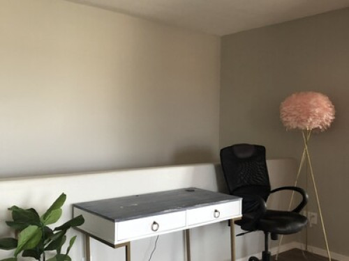 Cozy Local Room Extraordinaire  