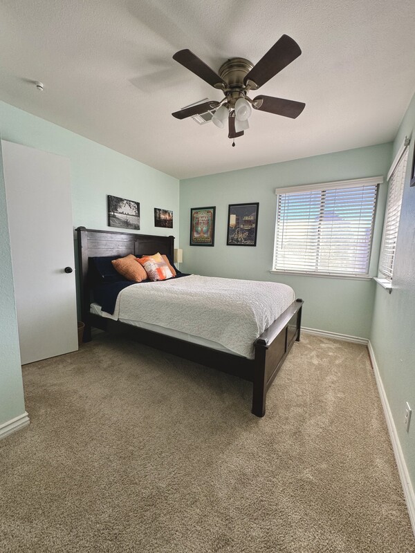 Queen Guest Room(Full Room) - QN BR Quiet Oasis w/Patio & Pool - Gallery - 1